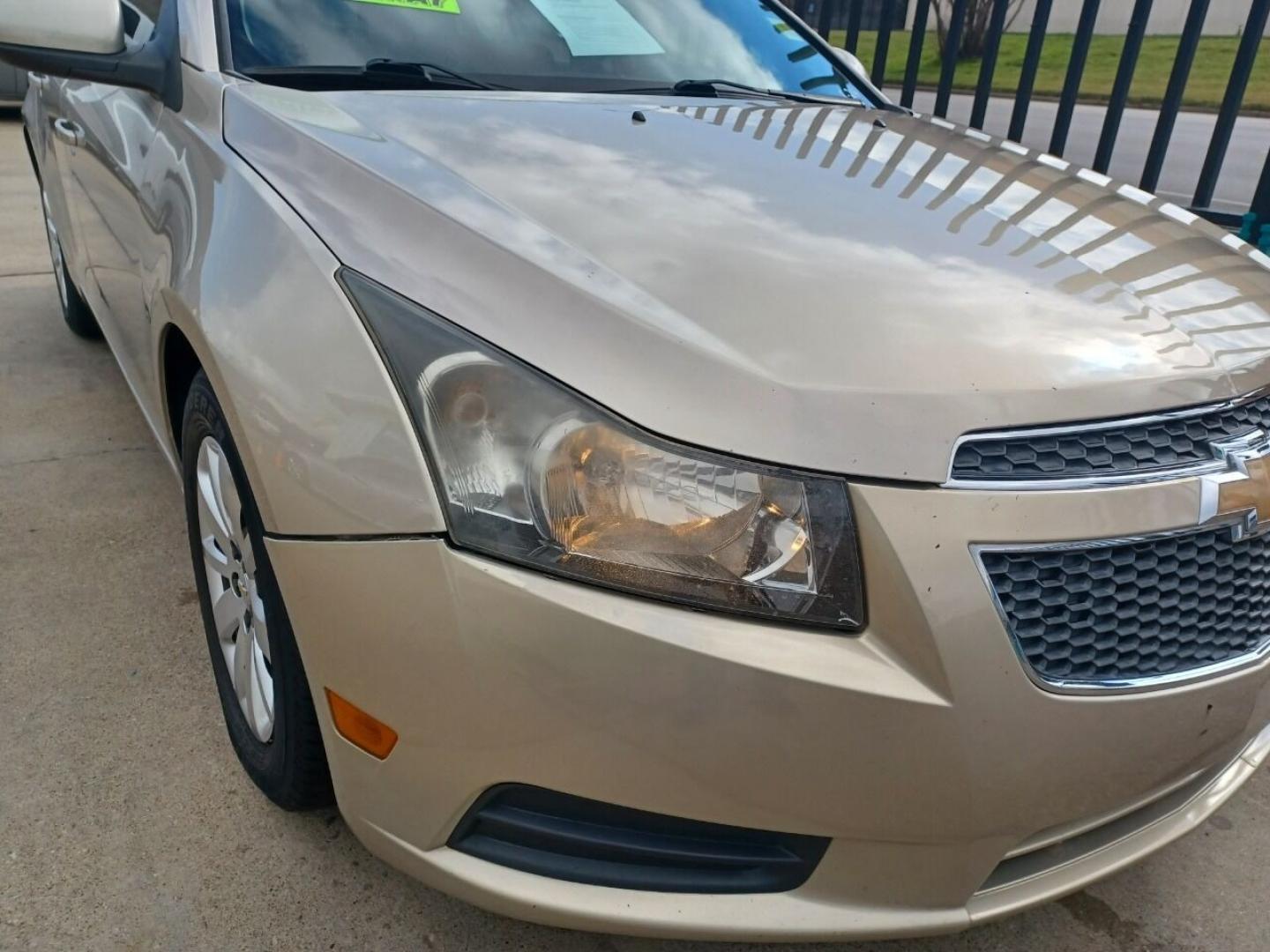 2011 GOLD /BLACK Chevrolet Cruze 1LT (1G1PF5S96B7) with an 1.4L L4 DOHC 16V TURBO engine, 6-Speed Manual transmission, located at 2001 E. Lancaster, Ft. Worth, 76103, (817) 336-7000, 32.746181, -97.301018 - Photo#2